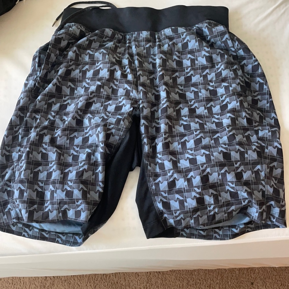 Men’s lululemon pattern pace breaker 9 inch shorts